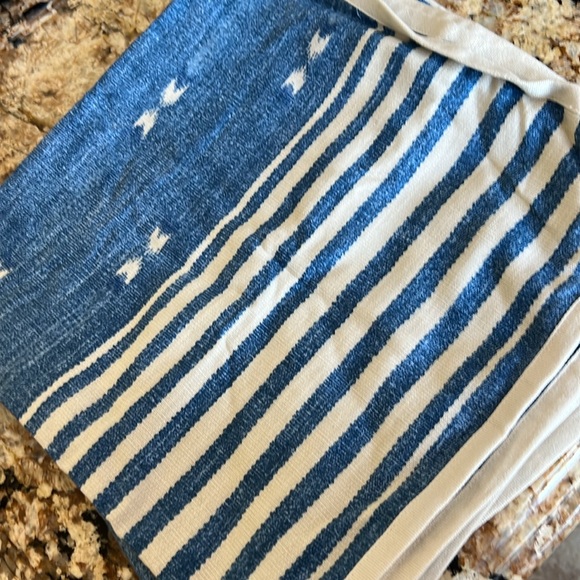 Pair of Isla Belize Shams . Euro size - Picture 3 of 4